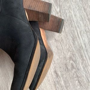 Cole Haan Size 7 black suede booties